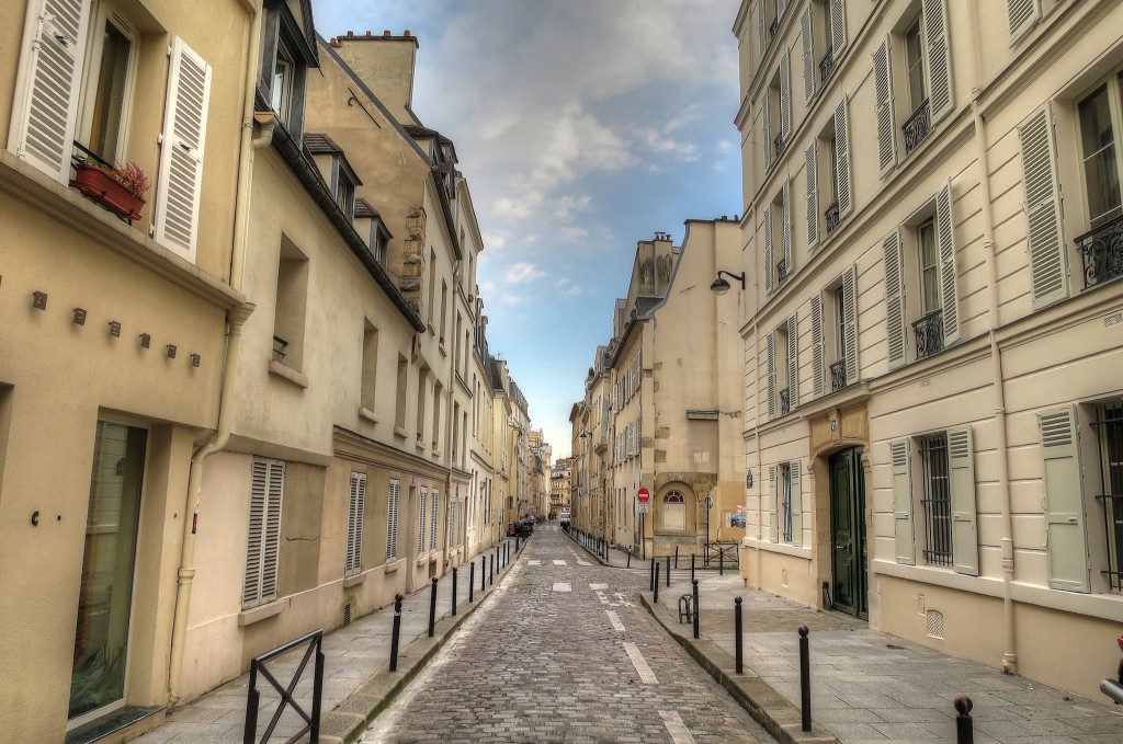 Paris_BuildingsStreet_3866_medSharp
